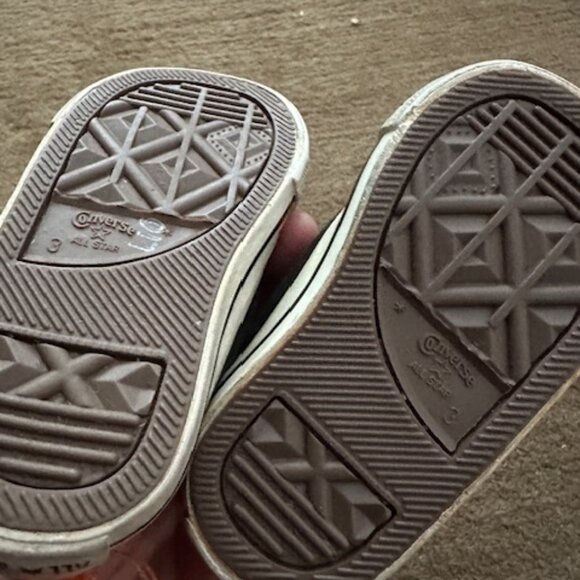 Dr Seuss X converse shoes baby size 3 - Picture 2 of 3